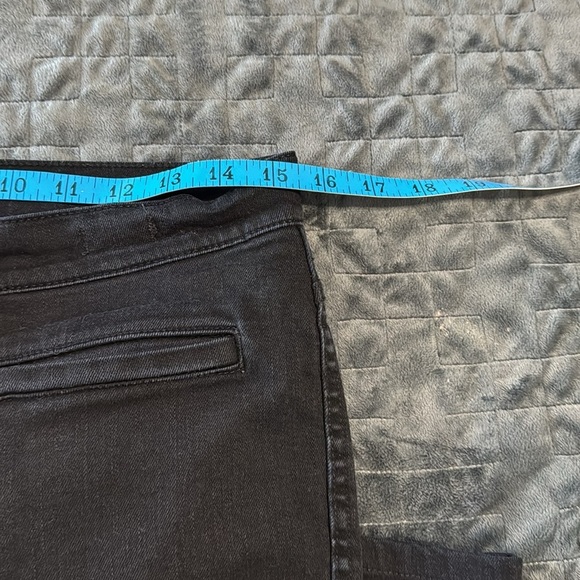Madewell Womans Black Fleamarket Flare Jean - Picture 7 of 12